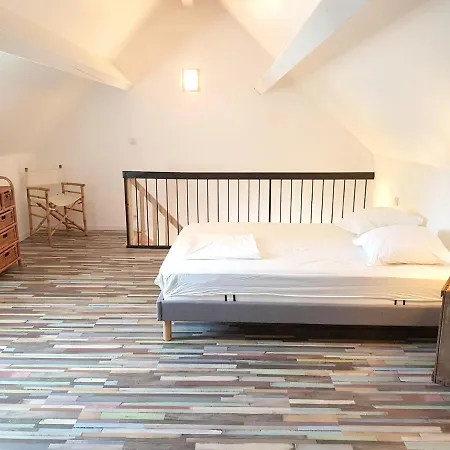 Lumineux A Sainte-genevieve, 45 M² Jardin Apartmán